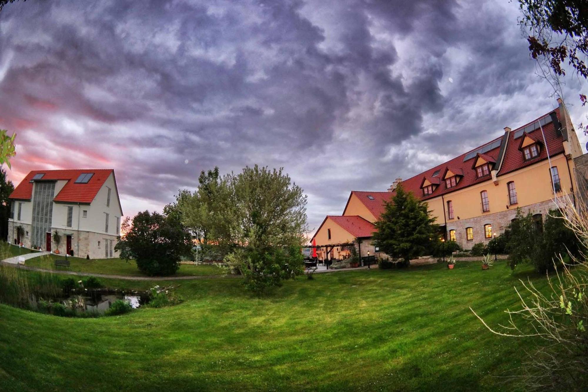 Hotel Und Restaurant Rittergut Kreipitzsch Наумбург Экстерьер фото